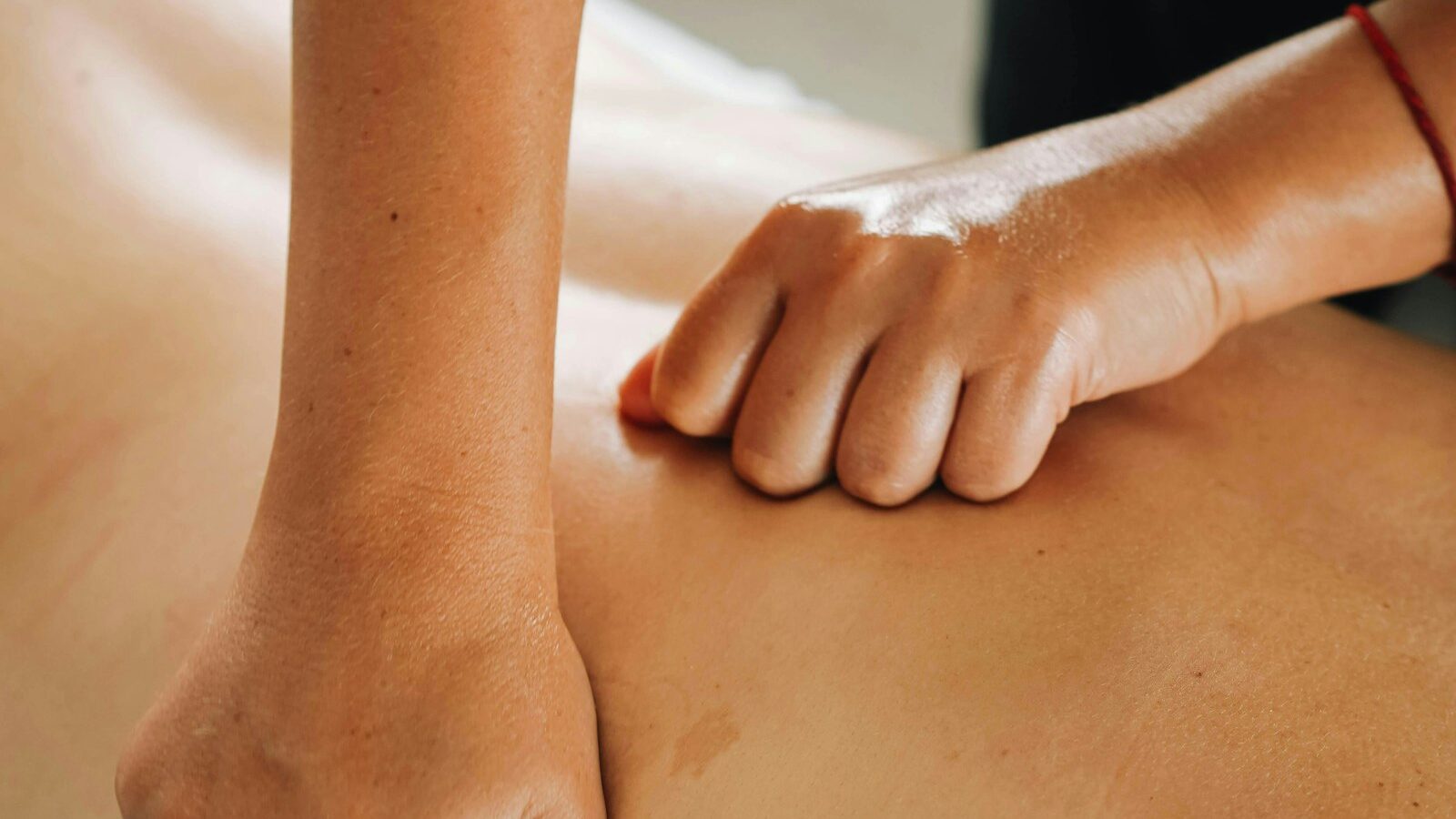 Relaxation Massage in Dubai: What It Is, Who It Helps and How to Get the Most From It