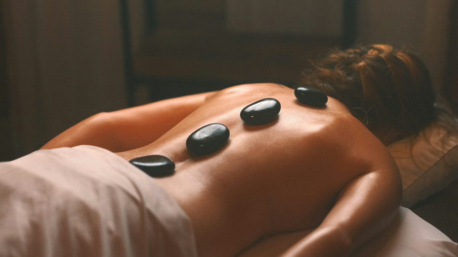 Spa Gift Ideas in Dubai: How to Give a Massage Someone Will Actually Use
