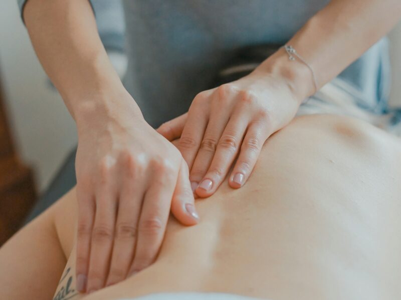 Thai Massage at Home in Dubai: Stretching, Pressure and What to Wear